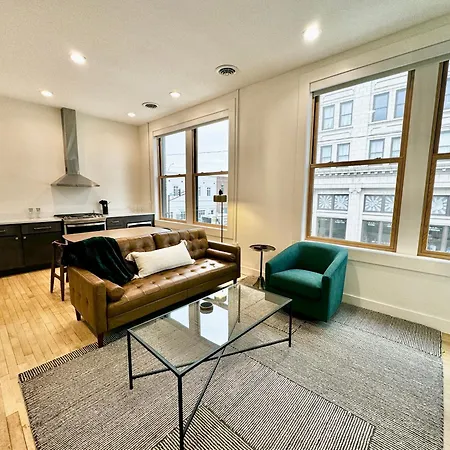 Condo B - Gallery Suite - Downtown Marion